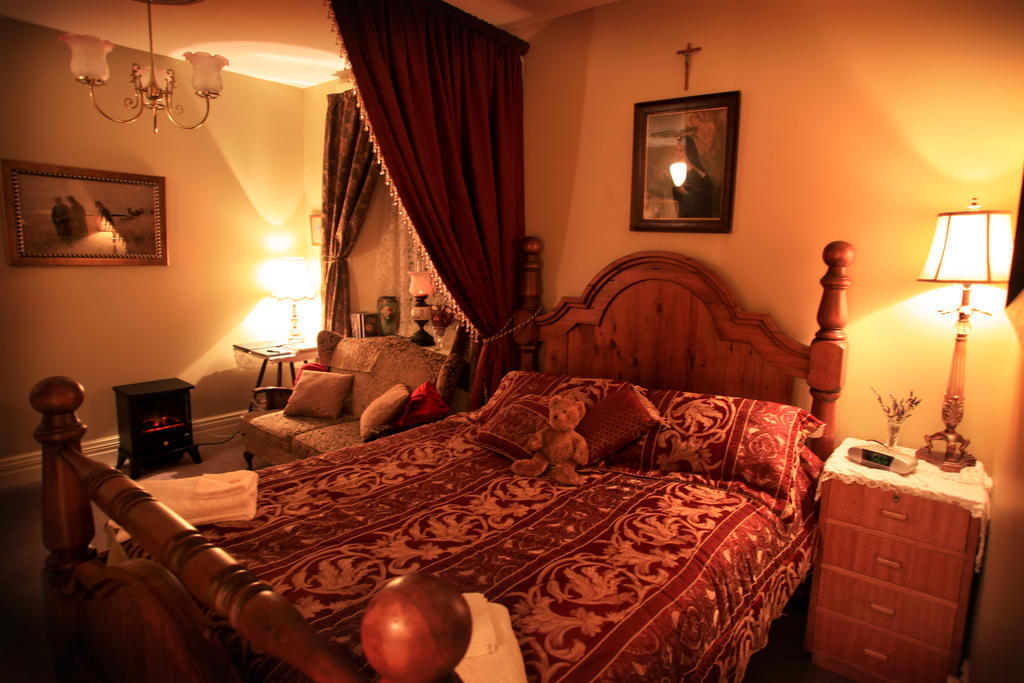 Blakes Manor Self Contained Heritage Accommodation Deloraine Room photo